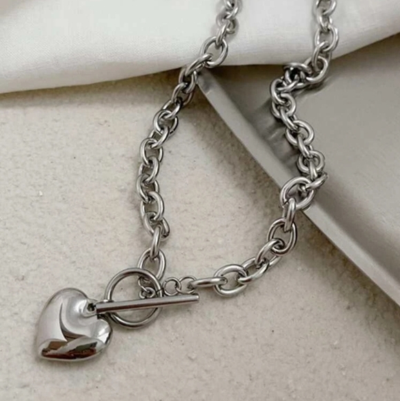 Simple Heart Necklace - Picture 4 of 6